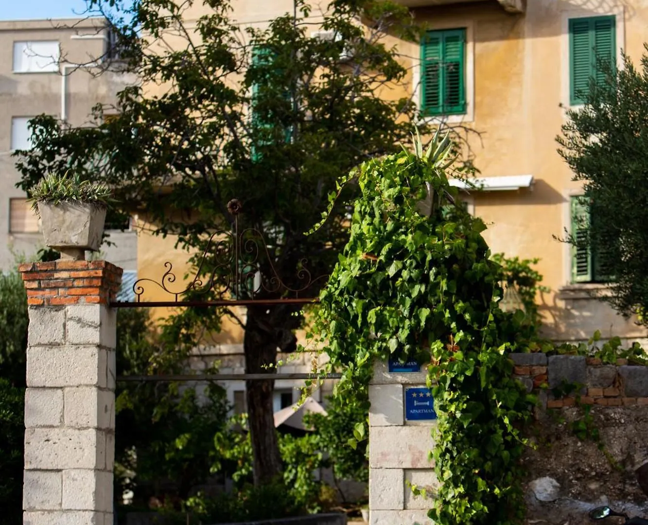 Top Floor Luxury Rooms Split Apartment